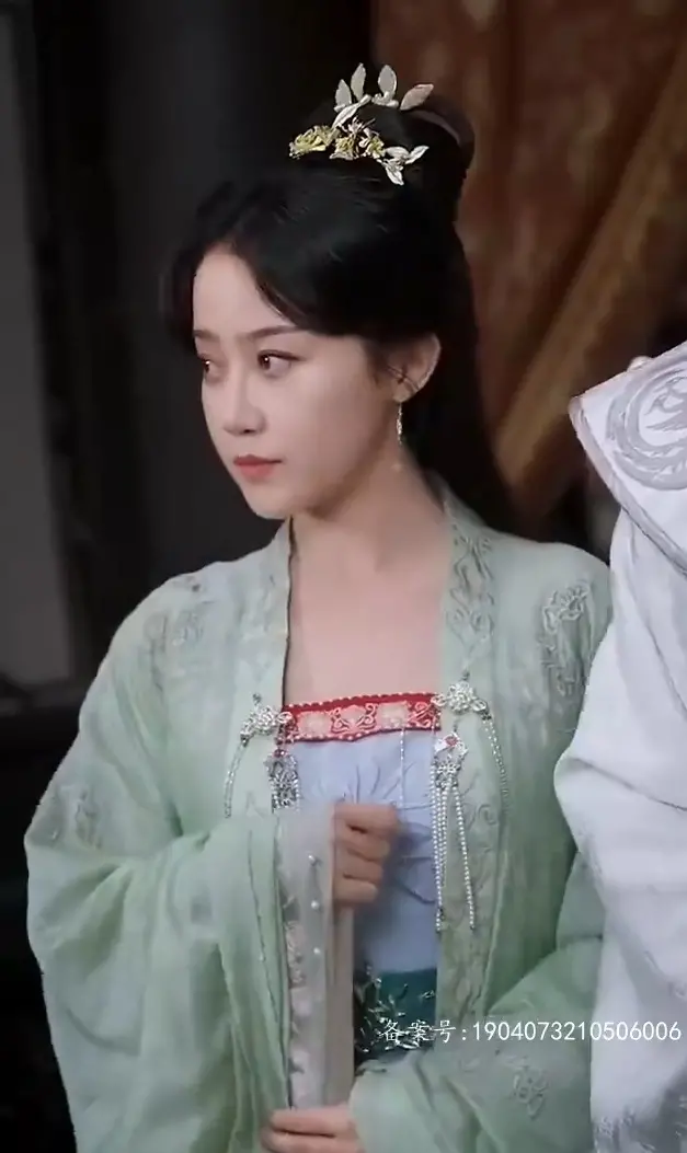 《从今天开始当藩王》：爆笑逆袭，看现代社畜玩转古代权力游戏！